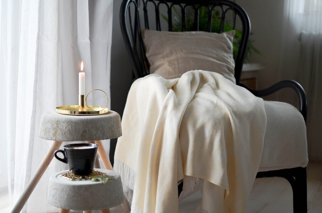 L’art du confort : plaids en coton pour sublimer votre canapé